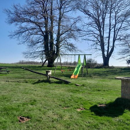 Gites A L'Ombre Des Chenes Chateauvieux  Экстерьер фото